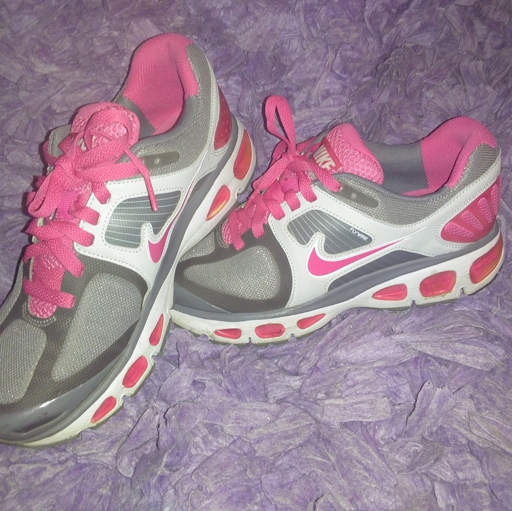 NIKE Flywire Running Shoes